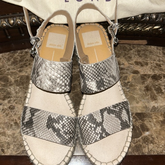 Dolce Vita Great spring time wedges - Picture 1 of 4